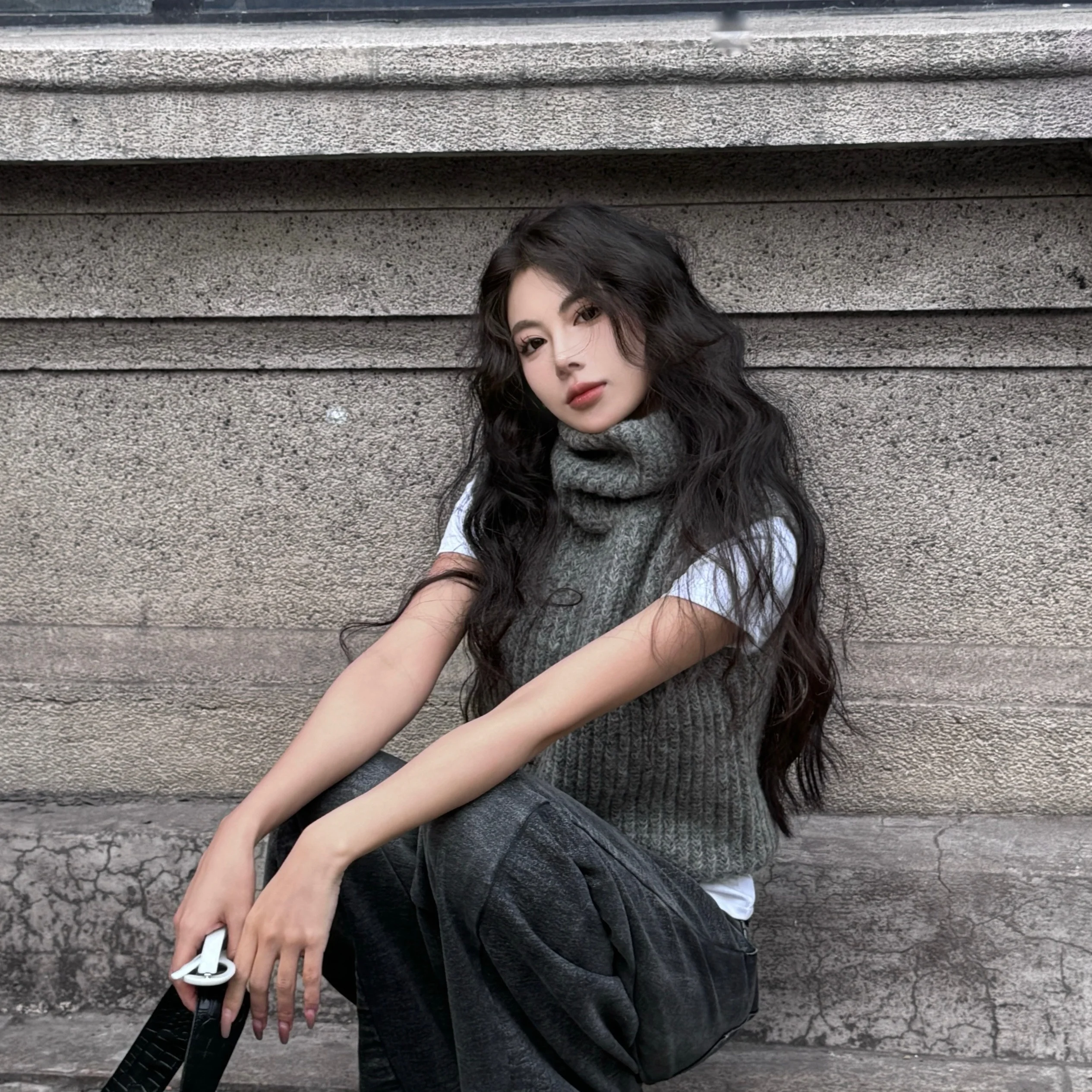 เสื้อกั๊กไหมพรมคอสูงทรงหลวมสไตล์ลำลองสำหรับผู้หญิง ฤดูใบไม้ร่วง ฤดูหนาว สินค้ามาใหม่ หลากสี