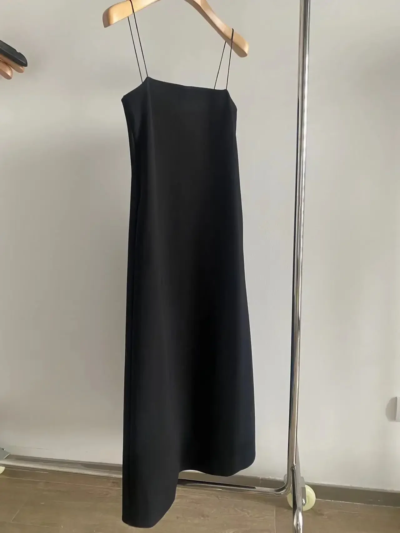 2024 Summer New Minimalist Inner Elastic Band Lined Sexy Black Elegant Suspender Dress for Women