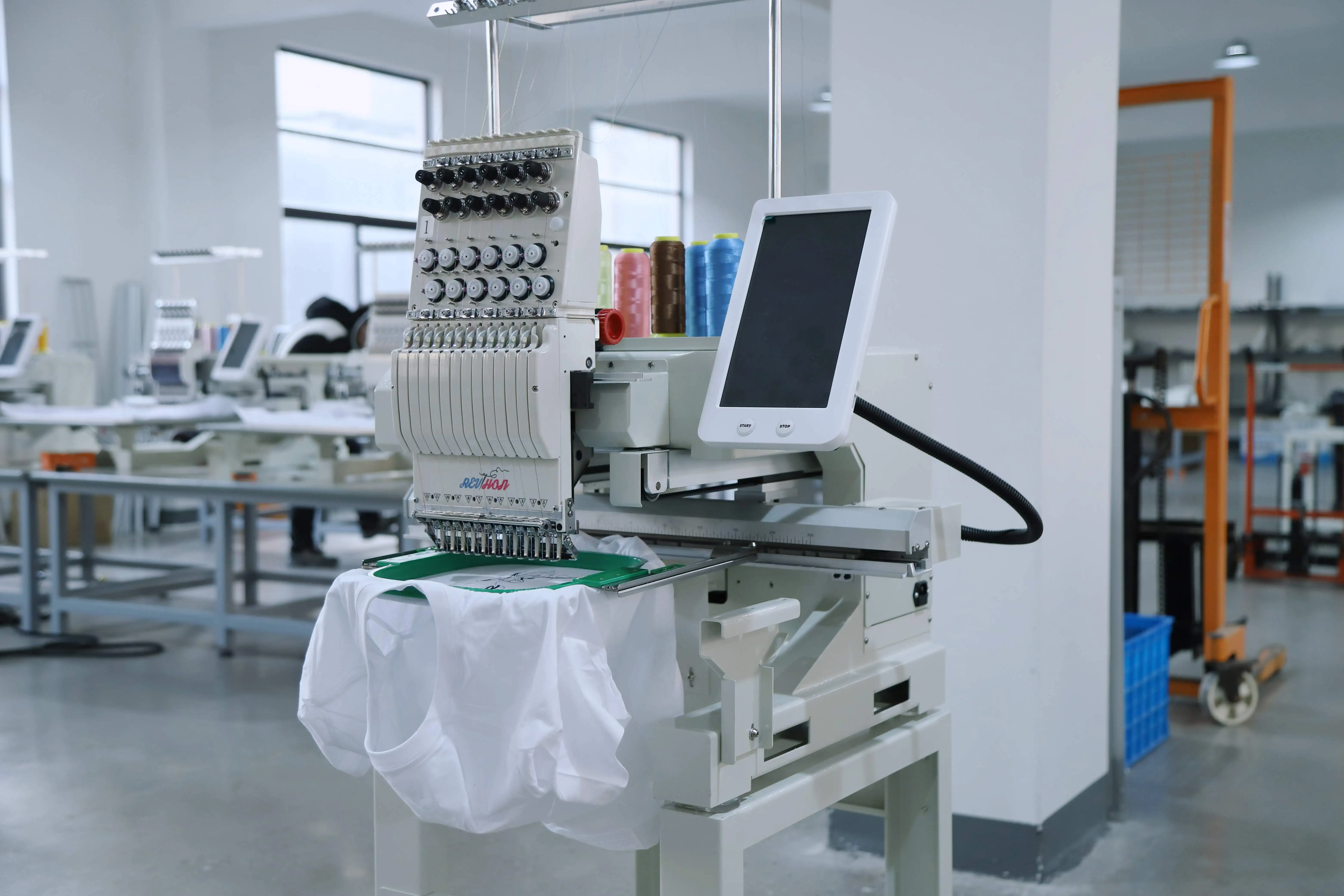 REVHON QH-C1201 12/15 Needle 500*300mm US Overseas Warehouse Fast Shipping Computer Embroidery Machine