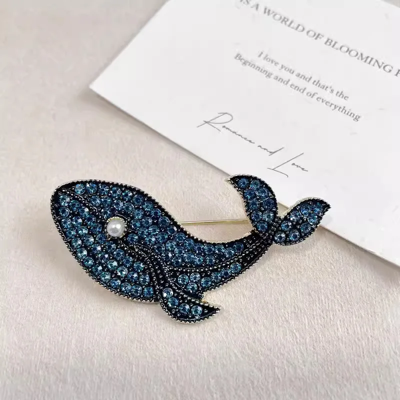 Broches criativos de Rhinestone Blue Whale para mulheres e homens, broche de luxo Pearl Animal, alfinetes de lapela, joalheria, moda retrô