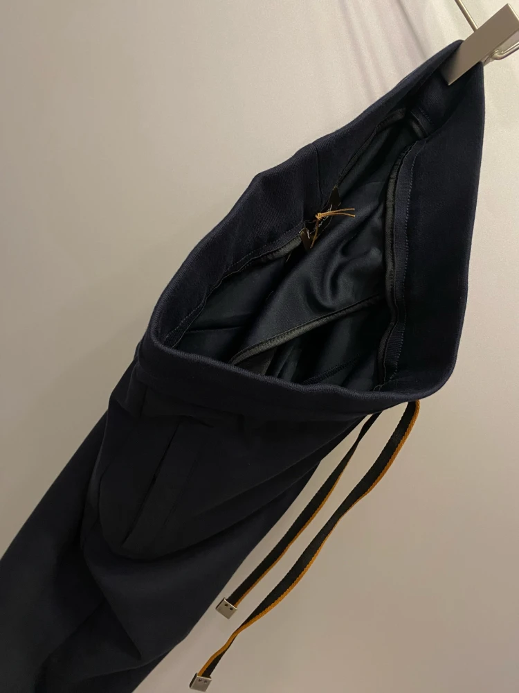 LP Italy 25ss سراويل رياضية غير رسمية مريحة تسمح بمرور الهواء برباط مستقيم للرجال