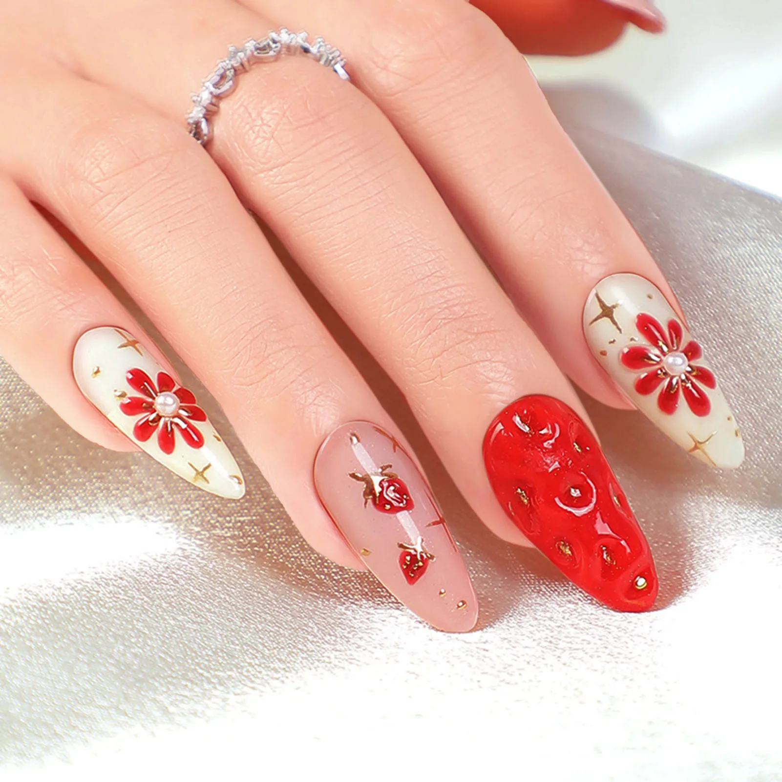 Red White Fake Nails with Strawberry Printed Charming Comfortable to Wear Manicure Nails for Hot Girl Dress Matching NOV99