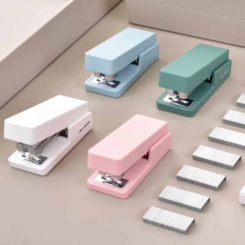 Deli Cute Mini Stapler Set Creative Pure Color Small Portable Stapler Student Learning Desktop Stationery Supplies buchbinder