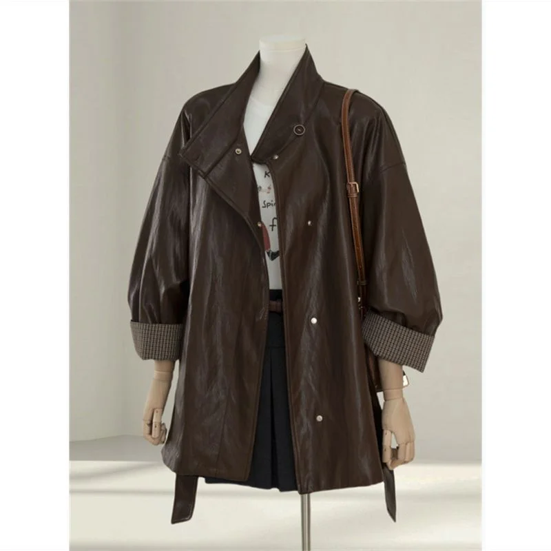 سترة كورية عالية الجودة من الجلد البني للسيدات لربيع وخريف 2026 انفجارات جديدة فضفاضة ضيقة من جلد البولي يوريثان ملابس خارجية للسيدات
