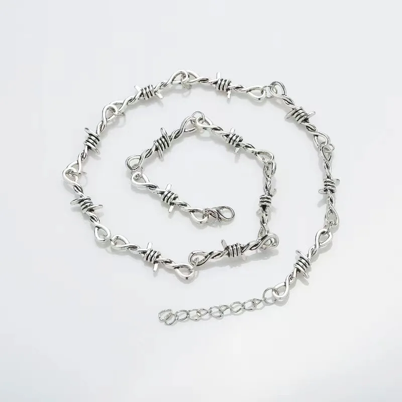 

Diy personalized and cool small thorn cold thorn leaf design style, cool and fashionable clothing accessories.