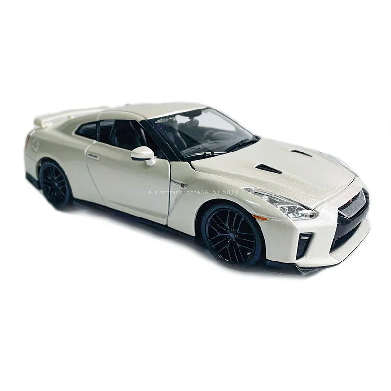 Bburago 1:24 2017 Nissan Ares GT-R alloy racing car Alloy Luxury Vehicle Diecast Pull Back Cars Model Toy Collection Gift