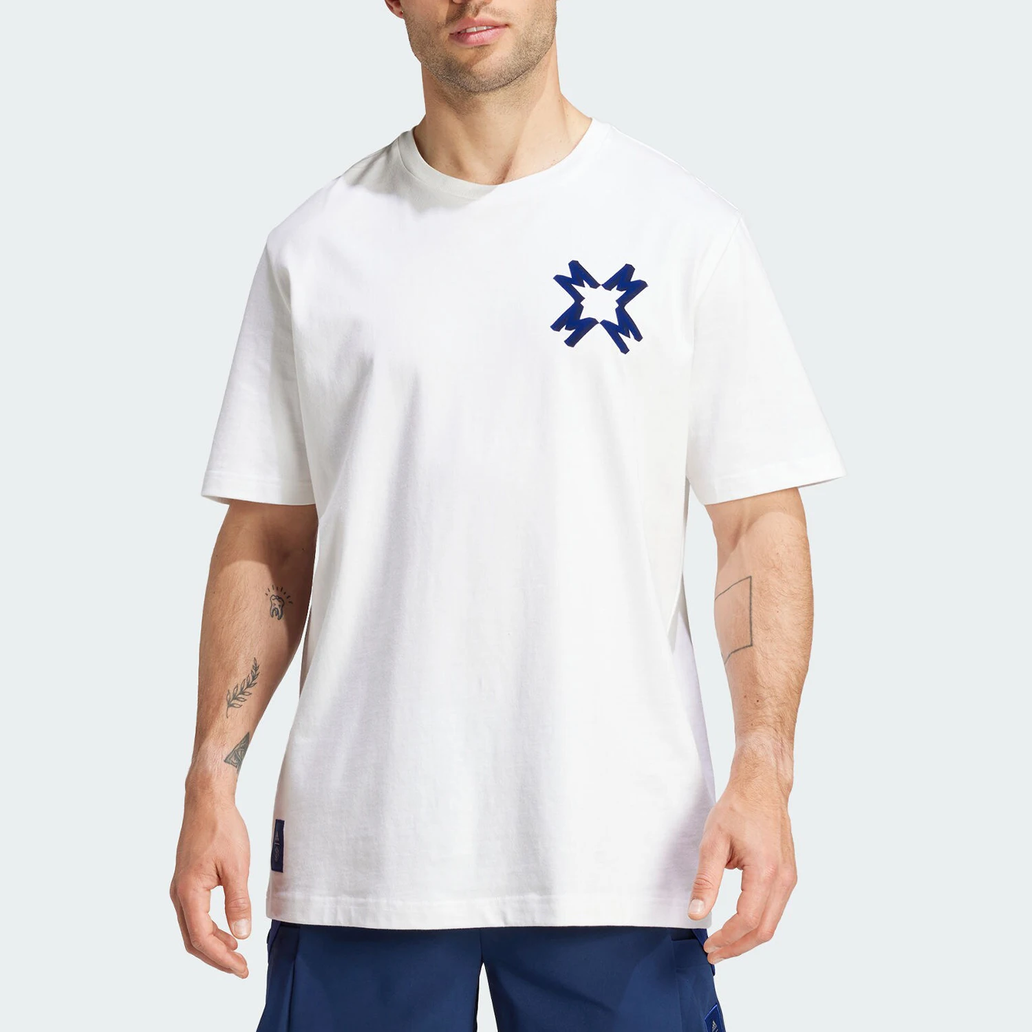 

Оригинальная мужская футбольная повседневная спортивная футболка Adidas MUFC SZN TEE JJ3908