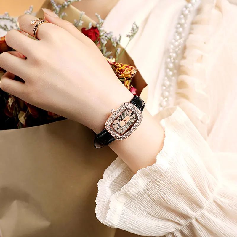 Trendy and fashionable women's leather strap watch with diamond inlay, water diamond wine barrel, women's quartz watch