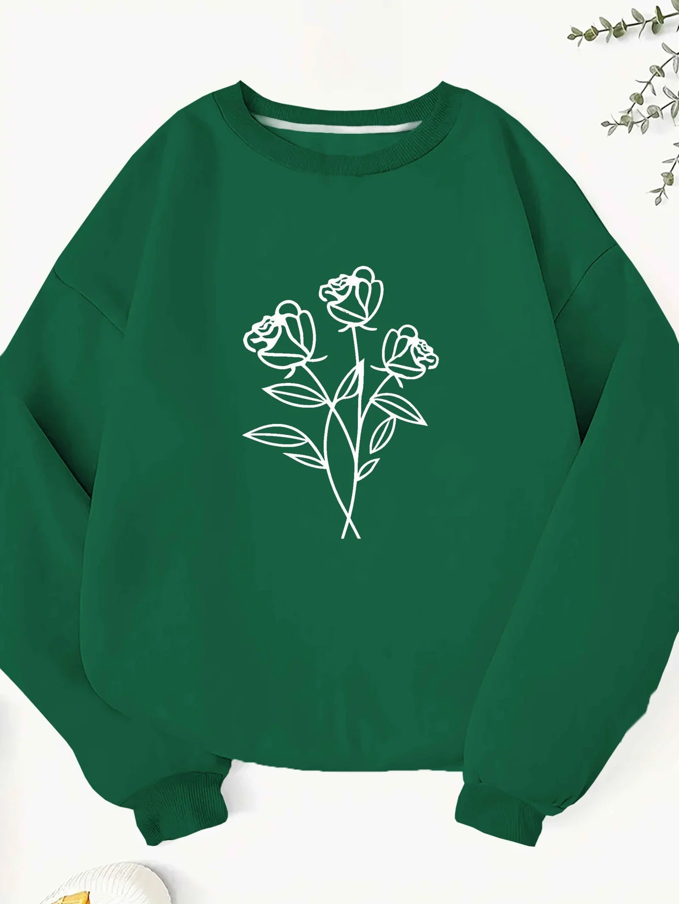سويت شيرت نسائي أنيق مقاس كبير مع فن خط الورود السوداء - بوليستر مريح، كم طويل، رقبة دائرية - مثالي لخريف/شتاء