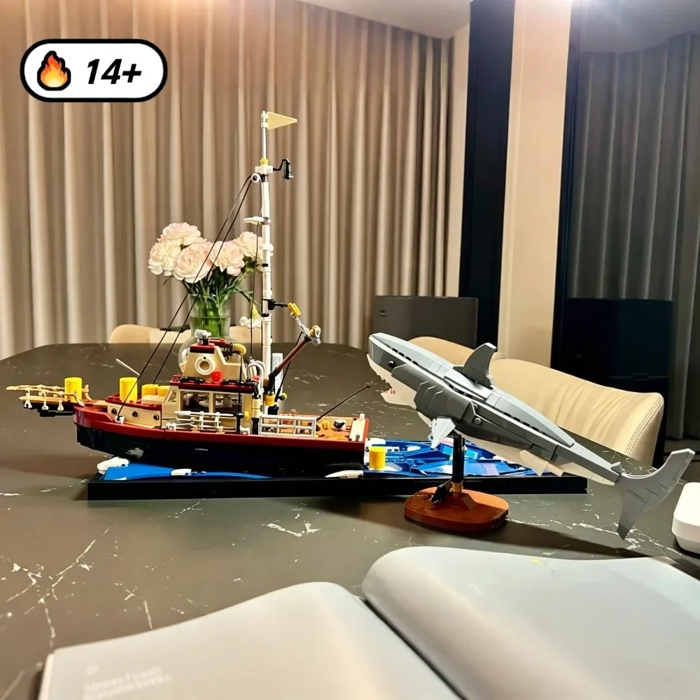1497 Teile NEUES Kreatives Modell Jaws Diorama Boot Hai Piratenschiff Bausteine Fischereiboot Spielzeug Bausteine Weihnachtsgeschenke – Detail 7