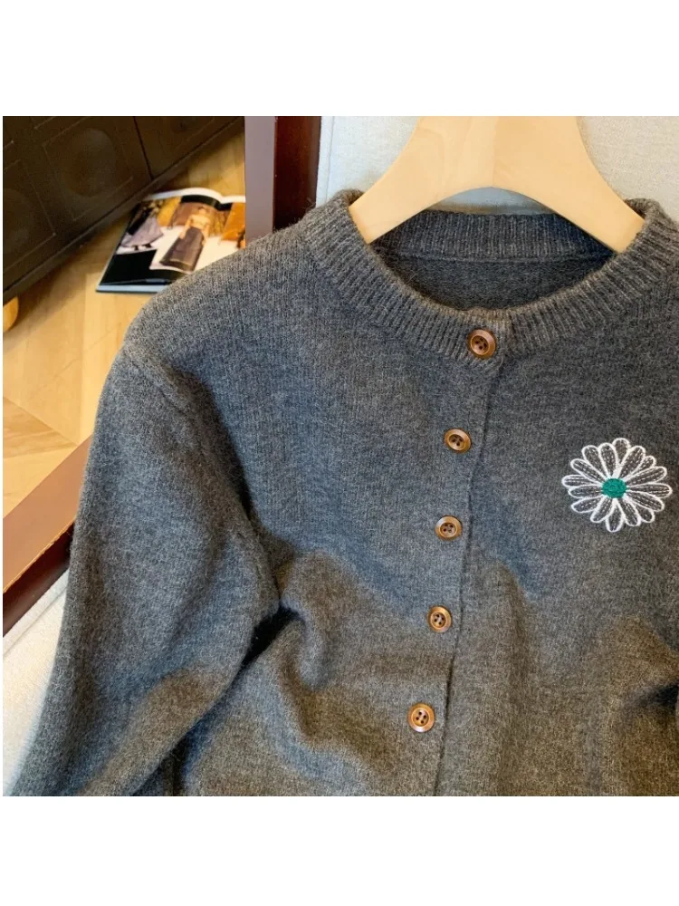 Autumn Winter Women's Knitted Cardigan Sweater Embroidered Daisy Pure Color round Ne Button up Top Loose Fit Sweet Sle