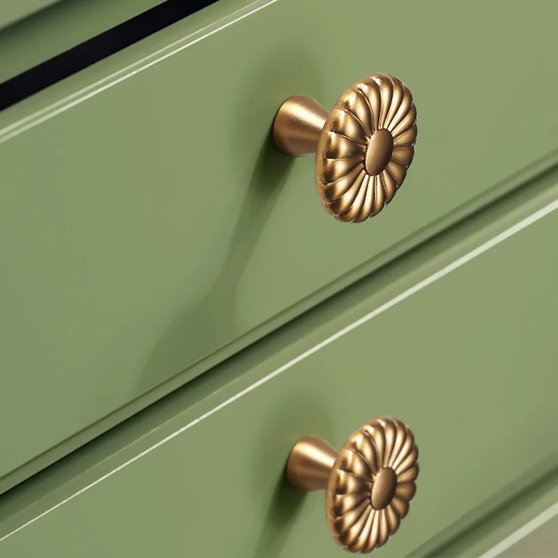 Single-hole high-grade golden solid wood drawer pull for furniture, wardrobe door, cabinet, bedside table, solid handle