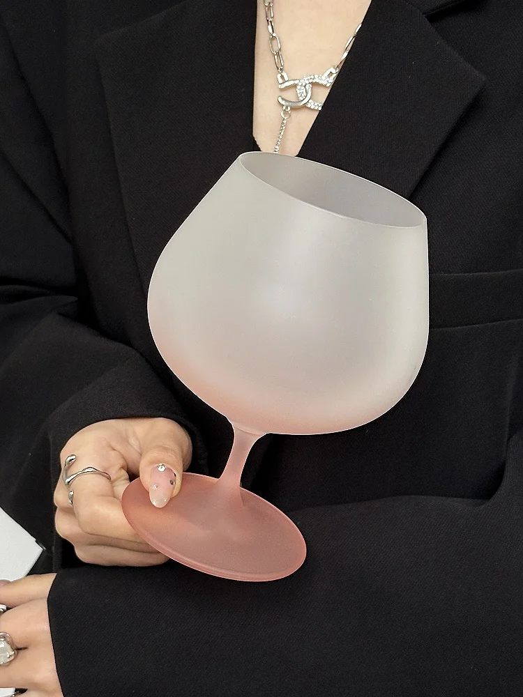 Französischer Kelch im INS-Stil, Glas, Atmosphäre, mattiertes Weinglas, allmählich abwechslungsreiches rosa Haushaltsweinglas, Obstwein, Champagnerglas