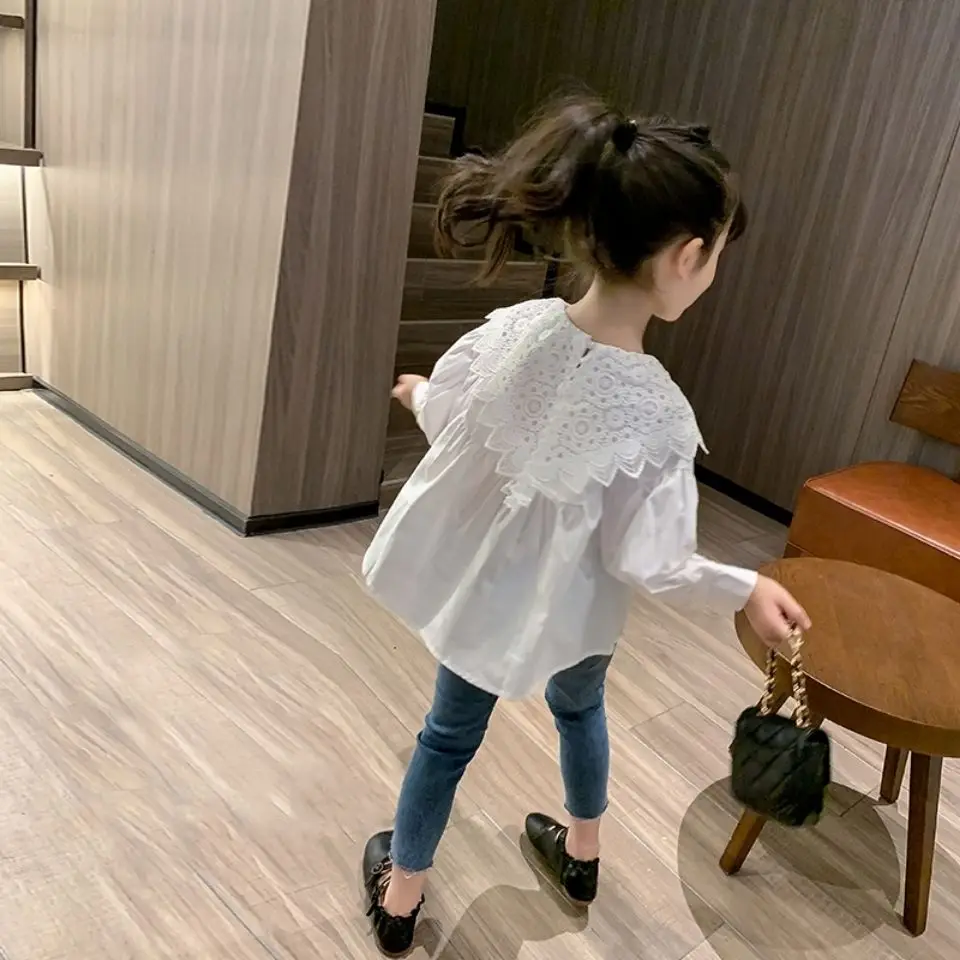 قميص بناتي جديد لعام 2026 بياقة من الدانتيل لربيع وخريف قميص من القطن الخالص على شكل دمية للأطفال بأكمام طويلة بيضاء #2
