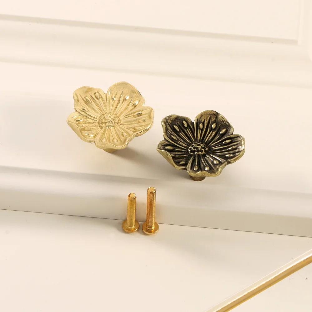 Vintage Brass Plum Blossom Flower Cabinet Pulls Drawer Handle Copper Decor Pulls for Cupboard Wardrobe Closet Furniture DIY