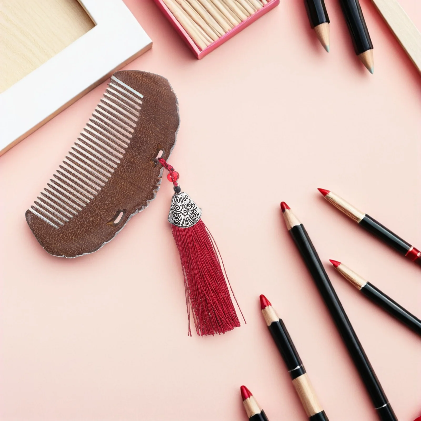 

Расческа из сандалового дерева, винтажная резная расческа с широкими зубьями, карманного размера, портативная массажная расческа из цельного дерева для мужчин и женщин, ручная работа, дорожная расческа для кожи головы