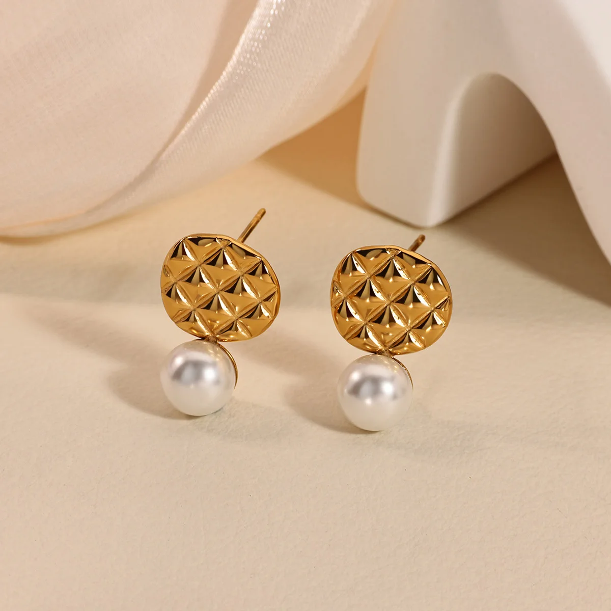 

Round Geometric Pearl Stainless Steel Pierced Earrings For Women Gold Color Waterproof Rust-proof Earrings Classic Jewelry