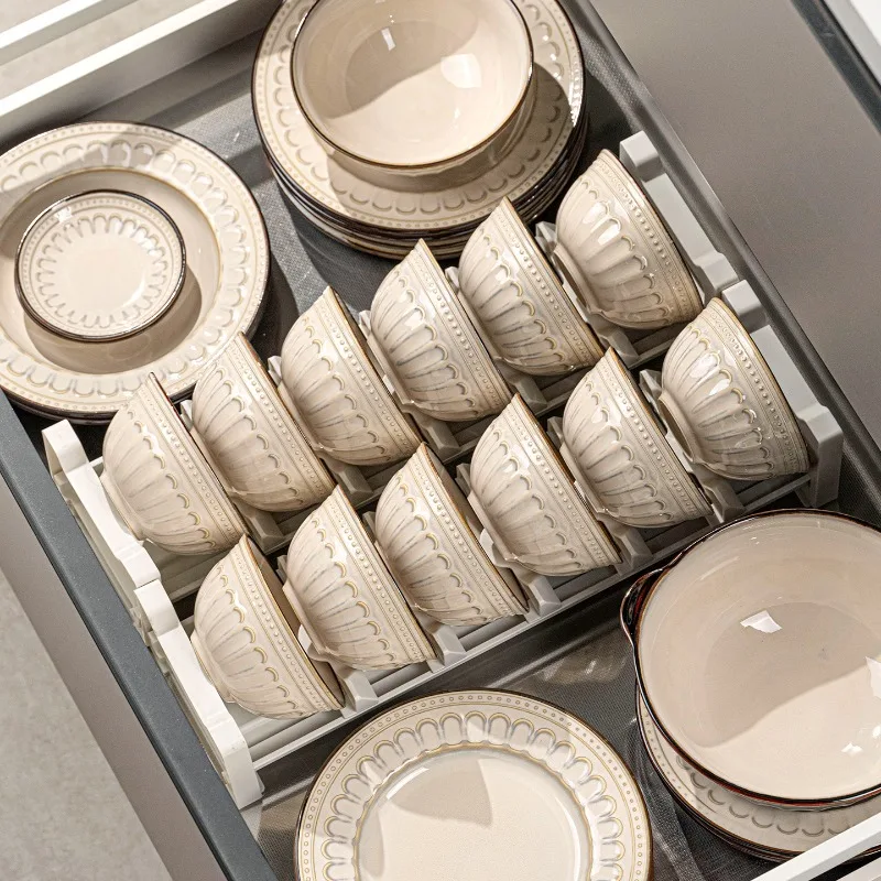 

2024 New Retro Style Ceramic Dinnerware Set Jingdezhen Porcelain Bowls Plates and Chopsticks Vintage Home Tableware