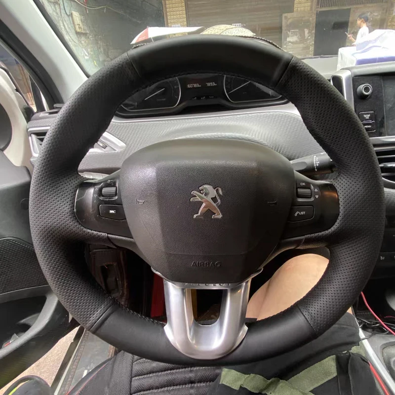 

Сшитый вручную чехол на руль автомобиля для Peugeot 208 Peugeot 2008 2014-2018, нескользящая кожаная оплетка из микрофибры, черная