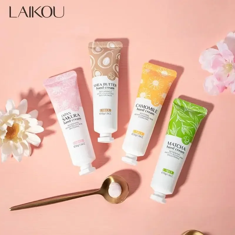 كريم ساكورا لليدين مملوء بالرطوبة العميقة لتفتيح زبدة الشيا ومستخلص الكاميليا تركيبة غير دهنية