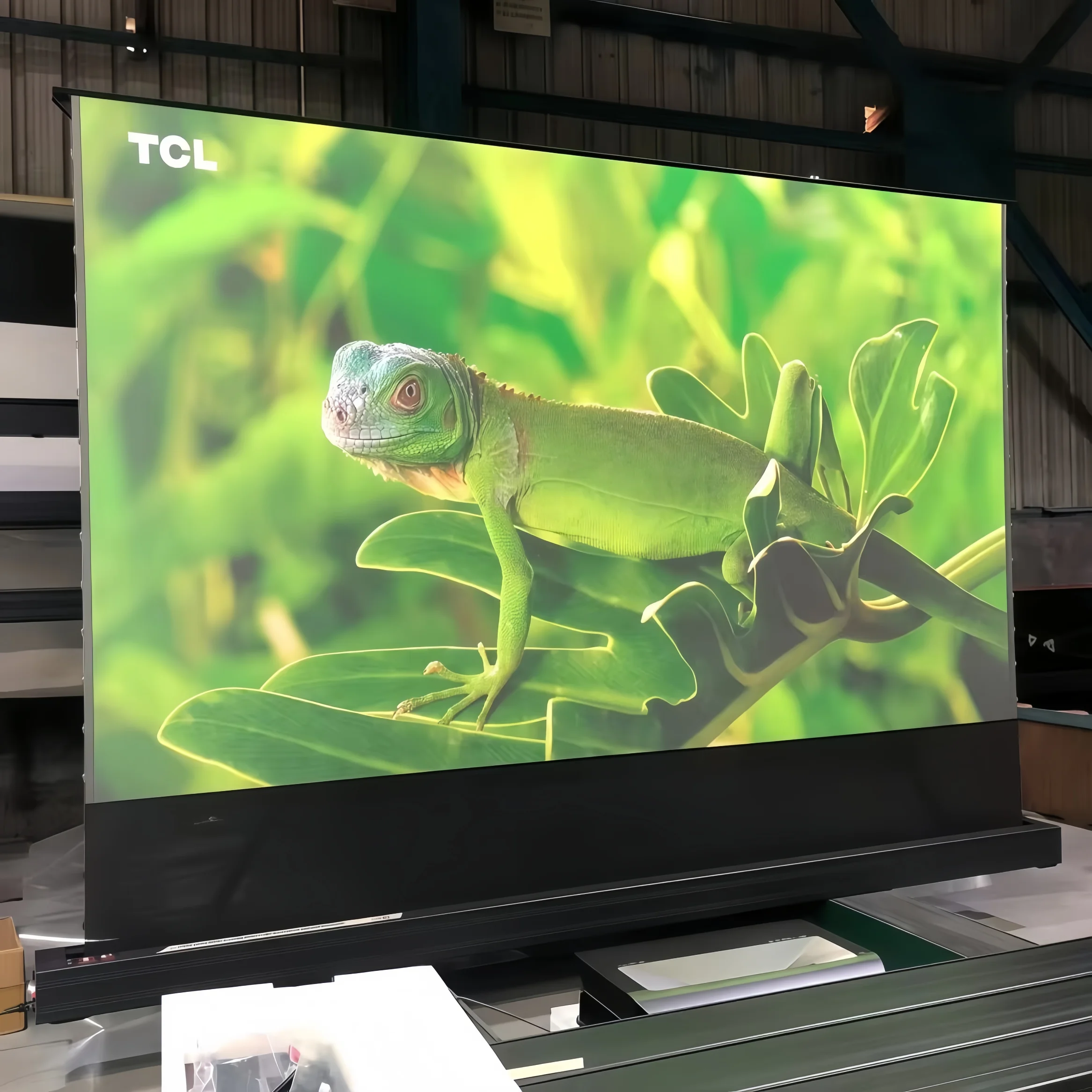 

Электрический напольный экран Diwell 16:9 ALR, выдвижной экран для проектора с сверхкороткофокусным лазерным проектором UST