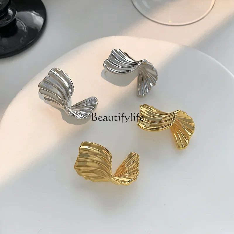 

New European and American exaggerated irregular pleated three-dimensional glossy stud earrings, high-end personalized earrings