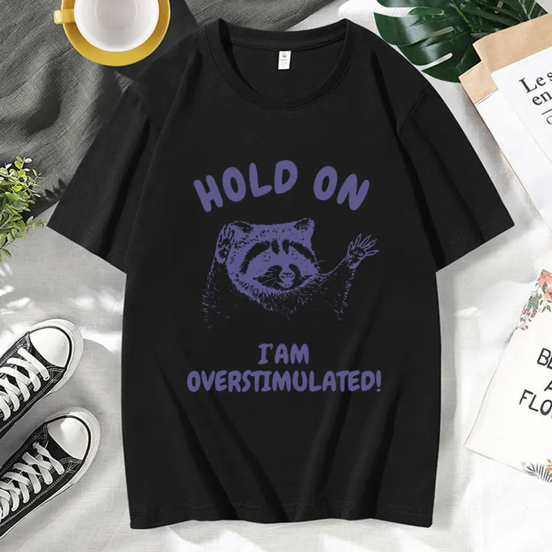 Hold on I\'m Overstimulated Funny T-Shirt Male Cute Cartoon Raccoon Graphic T Shirts Men Women\'s Fashion O-Neck Cotton Tee Shirt