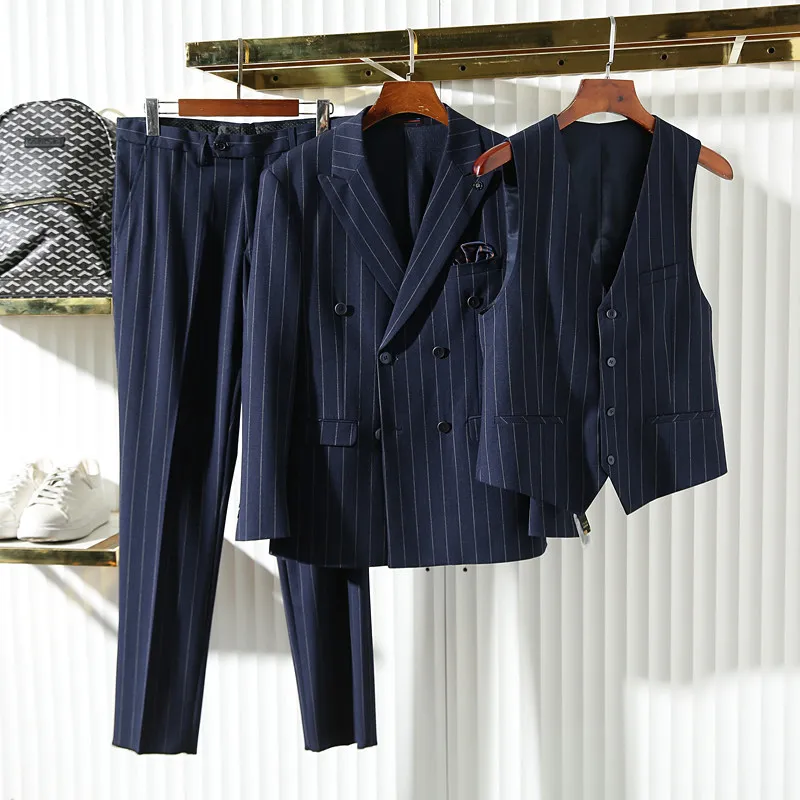 

[Ограниченное предложение] Легкий роскошный мужской деловой костюм с двубортным пиджаком, брюками и жилетом, комплект из трех предметов для повседневной носки.