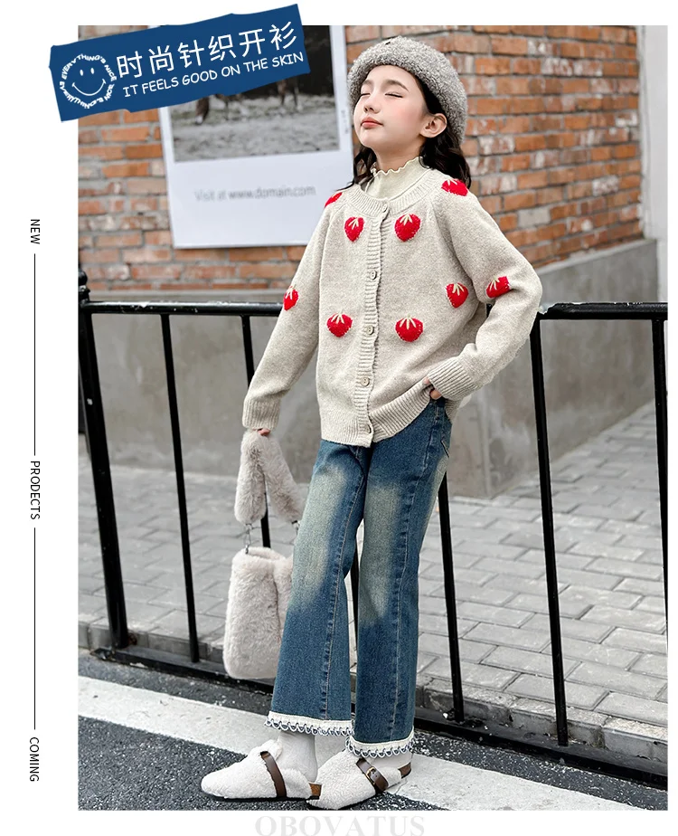 Hochwertige Kinder-Strickjacke in Khaki mit Erdbeer-Motiv für Mädchen, Lässiger Knopfpullover, Modische Strickoberteile für Teenager, Kinder-Streetwear – Detail 6