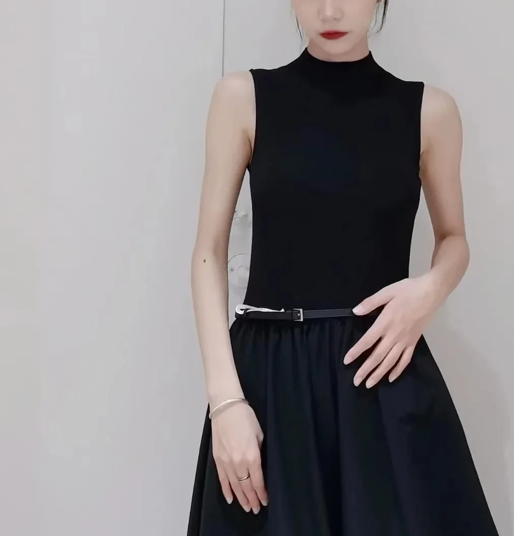 

2024 Summer New Round Neck Sleeveless Knitted Spliced Fake Two Piece Waist Wrapped Hepburn Style Women's Small Black Dress