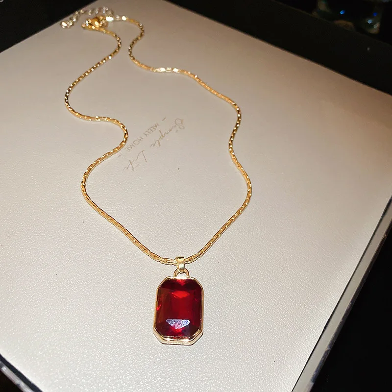 تصميم بسيط الأحمر مربع حجر الراين قلادة قلادة للنساء الفرنسية الرجعية الفاخرة قلادة طويلة الراقية تنوعا المجوهرات هدية