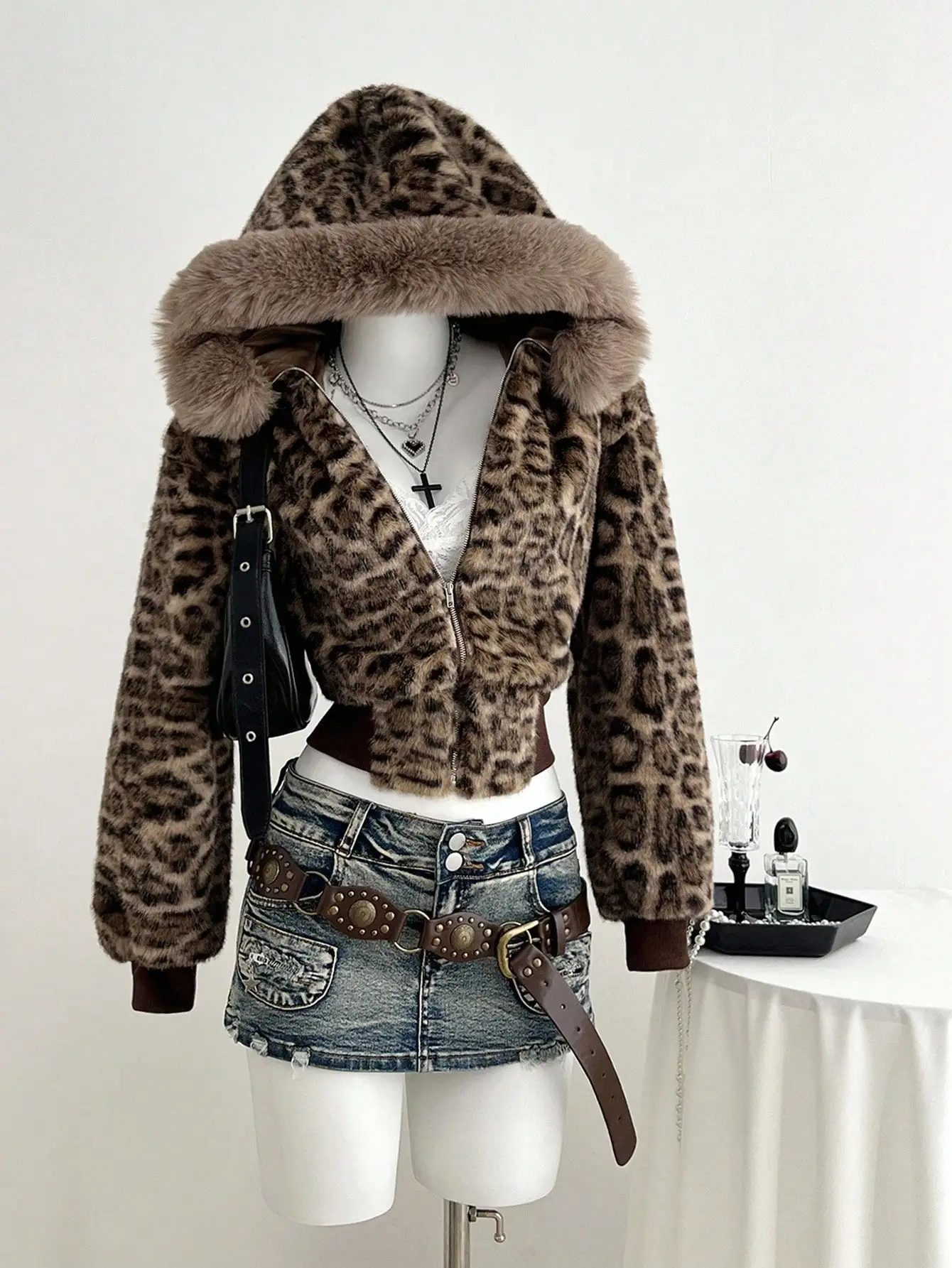 

Куртка-худи из искусственного меха с леопардовым принтом для женщин, теплая зимняя верхняя одежда на молнии в ретро-стиле