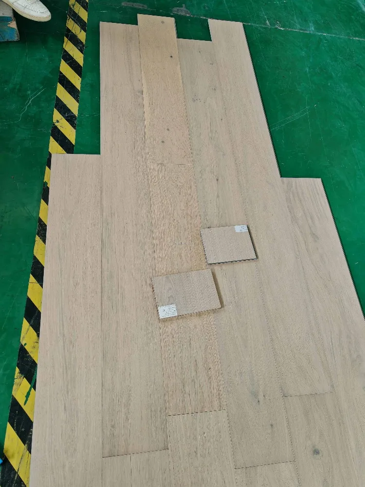 نسخة مخصصة داخلية مقاومة للماء 6-8 مم من الخشب الصلب الحبيبي SPC هندسة وأرضيات الفينيل