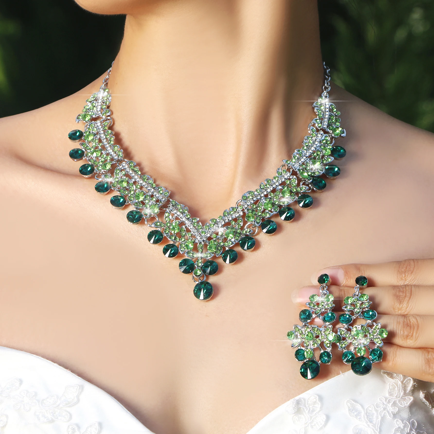 

Новый набор роскошных ожерелья и сережек с каплями воды для женских свадебных украшений, комплект из двух предметов