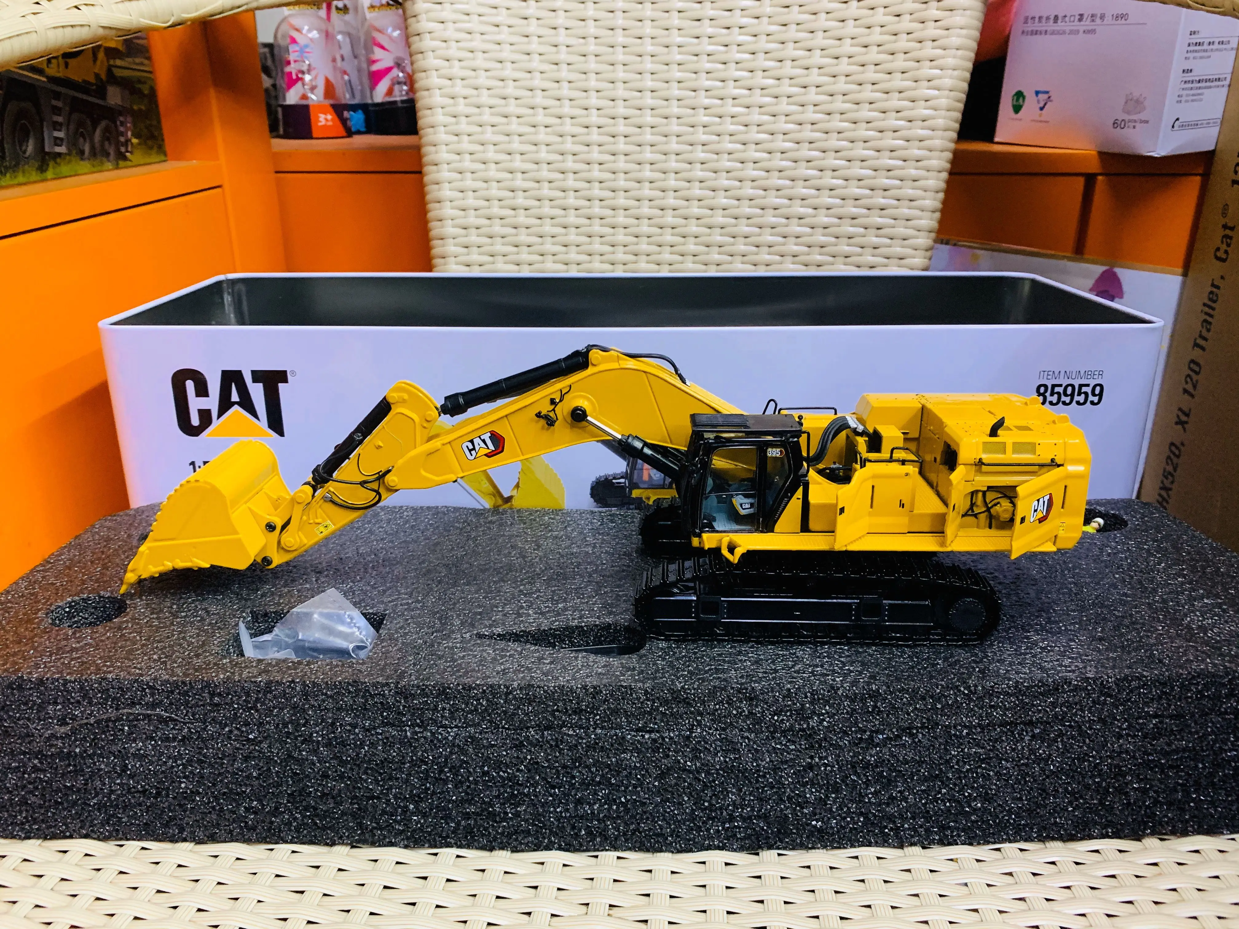 

1/50 Scale Alloy Toy Engineering Model DM 395 Large - Excavator Boy's Birthday Gift Scene Decoration Metal #85959
