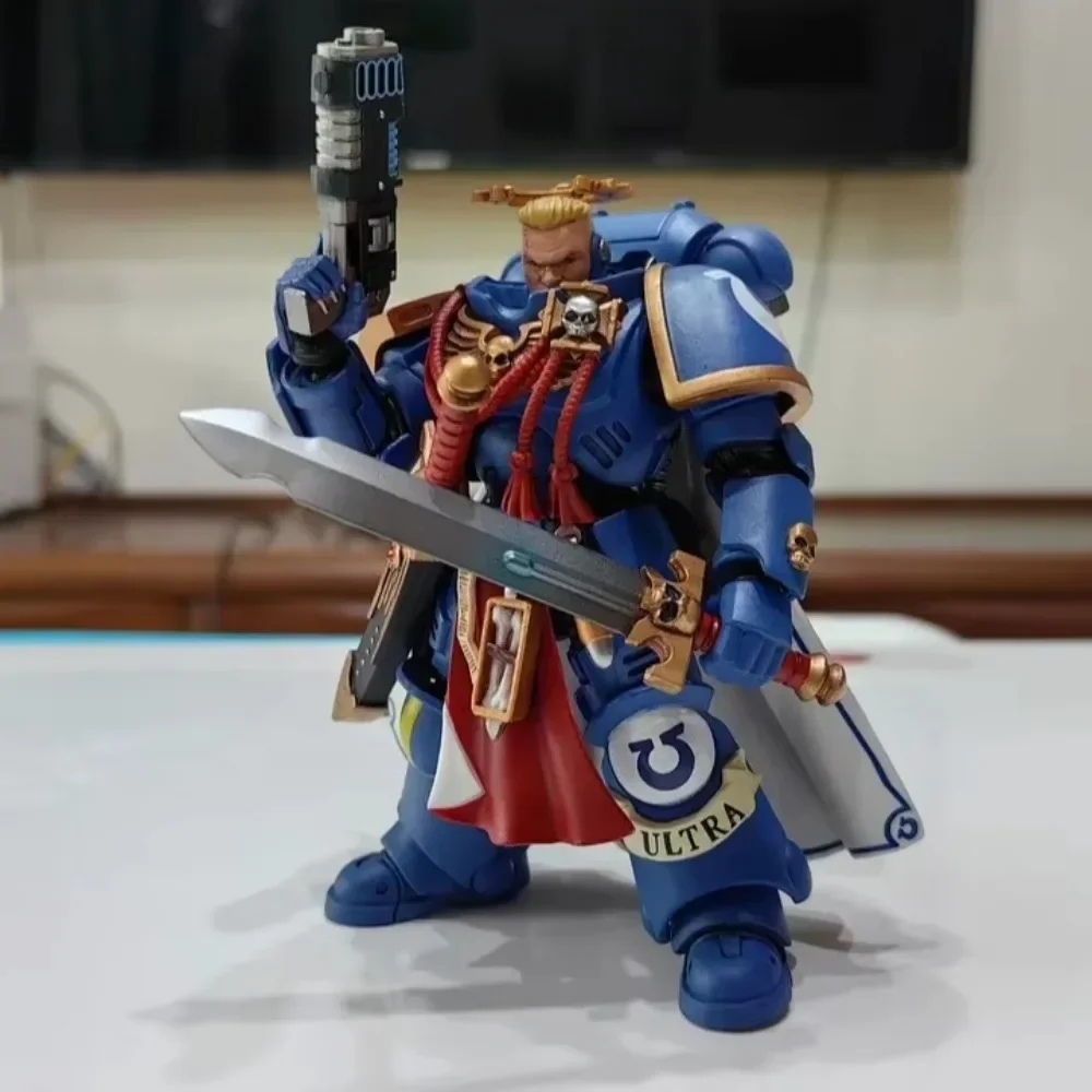 [EM ESTOQUE] JOYTOY Warhammer 1/18 40k Figuras de ação Ultramarines Primaris Capitão com espada de energia de anime e modelo de pistola de plasma