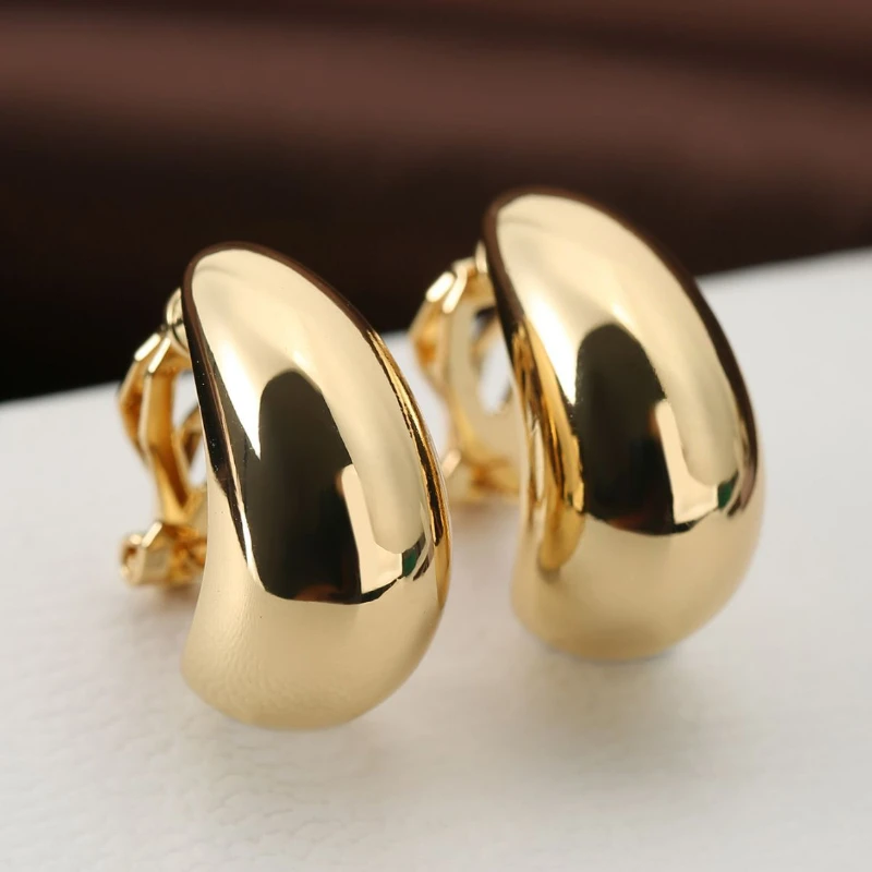 New earrings French luxury drop-shaped ear clips without pierced ears, high sense, simple and smooth women.