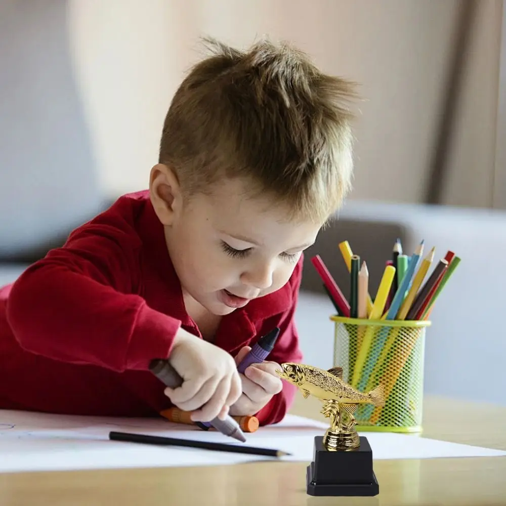 Premios de trofeo de pescado, modelo de plástico para niños, recuerdos artesanales, competiciones deportivas, suministro de recompensa escolar, premio de ganador, juguete de trofeo