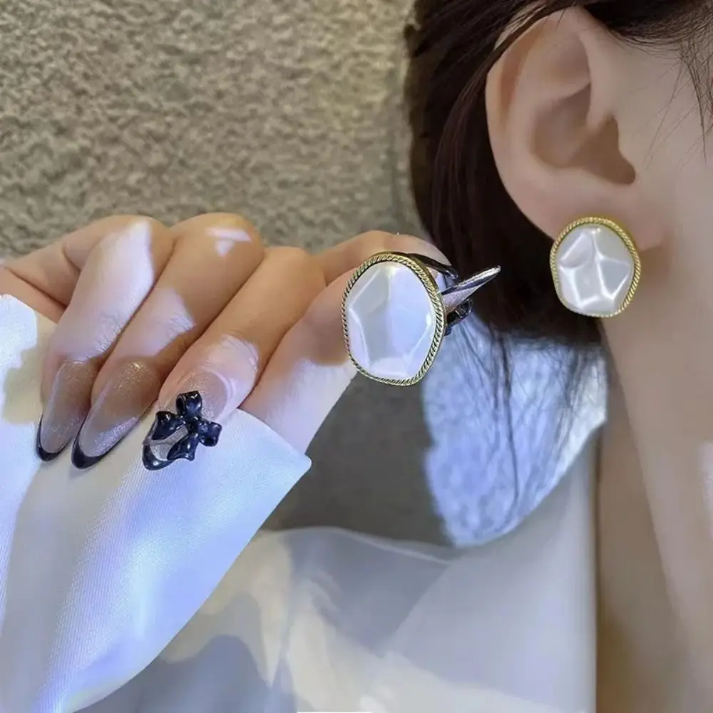 2024 Pearl Imitation Pearl Earrings Alloy Golden Irregular Square Earrings Retro Pearl Earrings Women