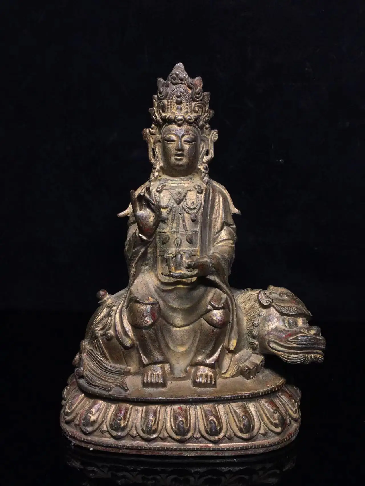 

Old Qing Dyansty Tibet copper sitting the lion Buddha statue