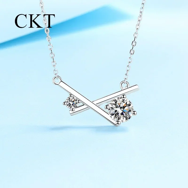 18K White Gold Platinum Pt950 1.15 Carat Moissanite Necklace for Women Moissanite Pendant Cross Design Collarbone Chain Jewelry