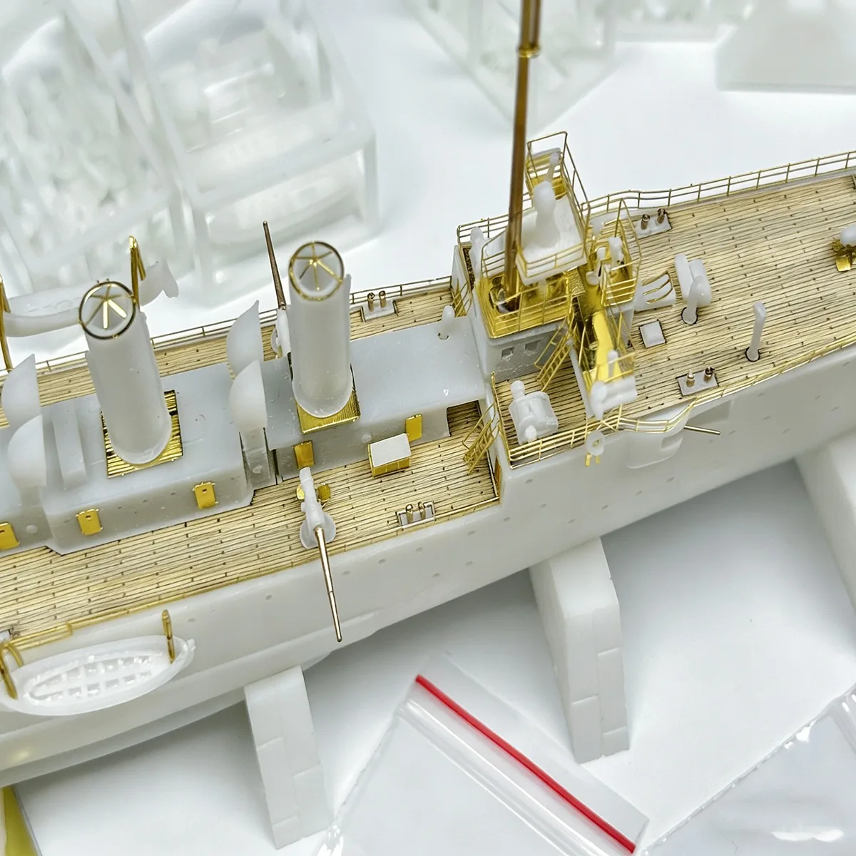 1/350 HMS Chester Reconnaissance Cruiser Modello di assemblaggio 37 cm con parti dettagliate Navi Modello Nave Giocattolo Ornamento Modello di nave da guerra