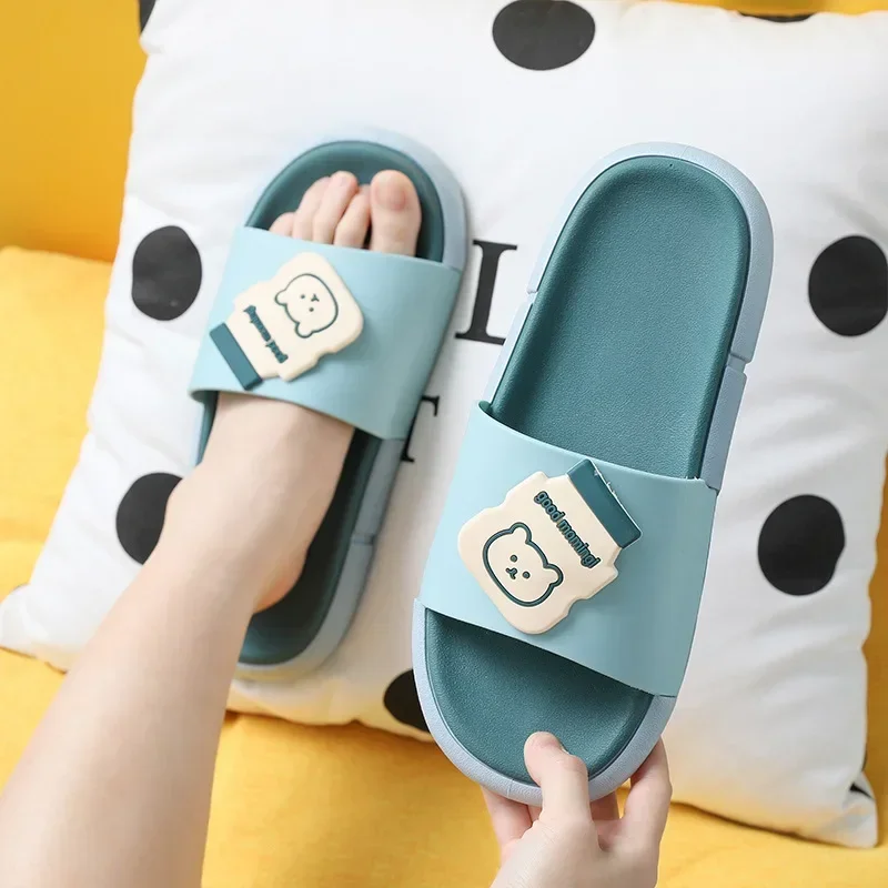 The Four Seasons Cute Slippers Women's Home Bath Non Slip Slippers Mens Shoes Personalized Deodorization Bathroom Slippers