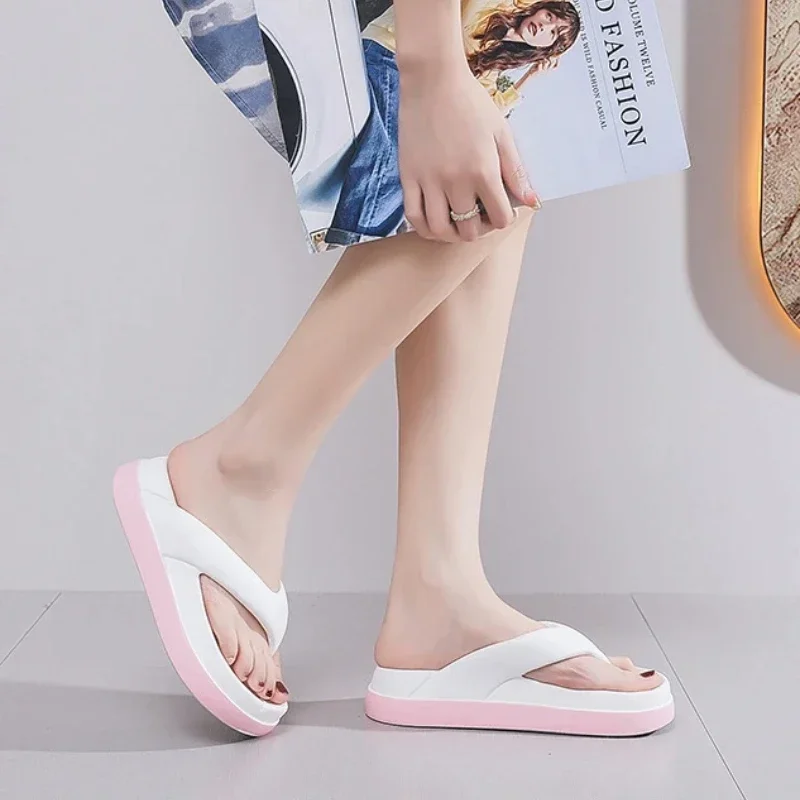Woman flip flops Popular Design Shoes trend Casual Platform Sandals non-slip Outdoor slippers Unique features Flat sandals