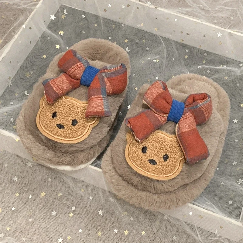 Zapatillas elegantes para niños y niñas, zapatos de invierno con lazo de oso bonito, zapatillas de algodón dulce a la moda con fondo suave y esponjoso para niños pequeños