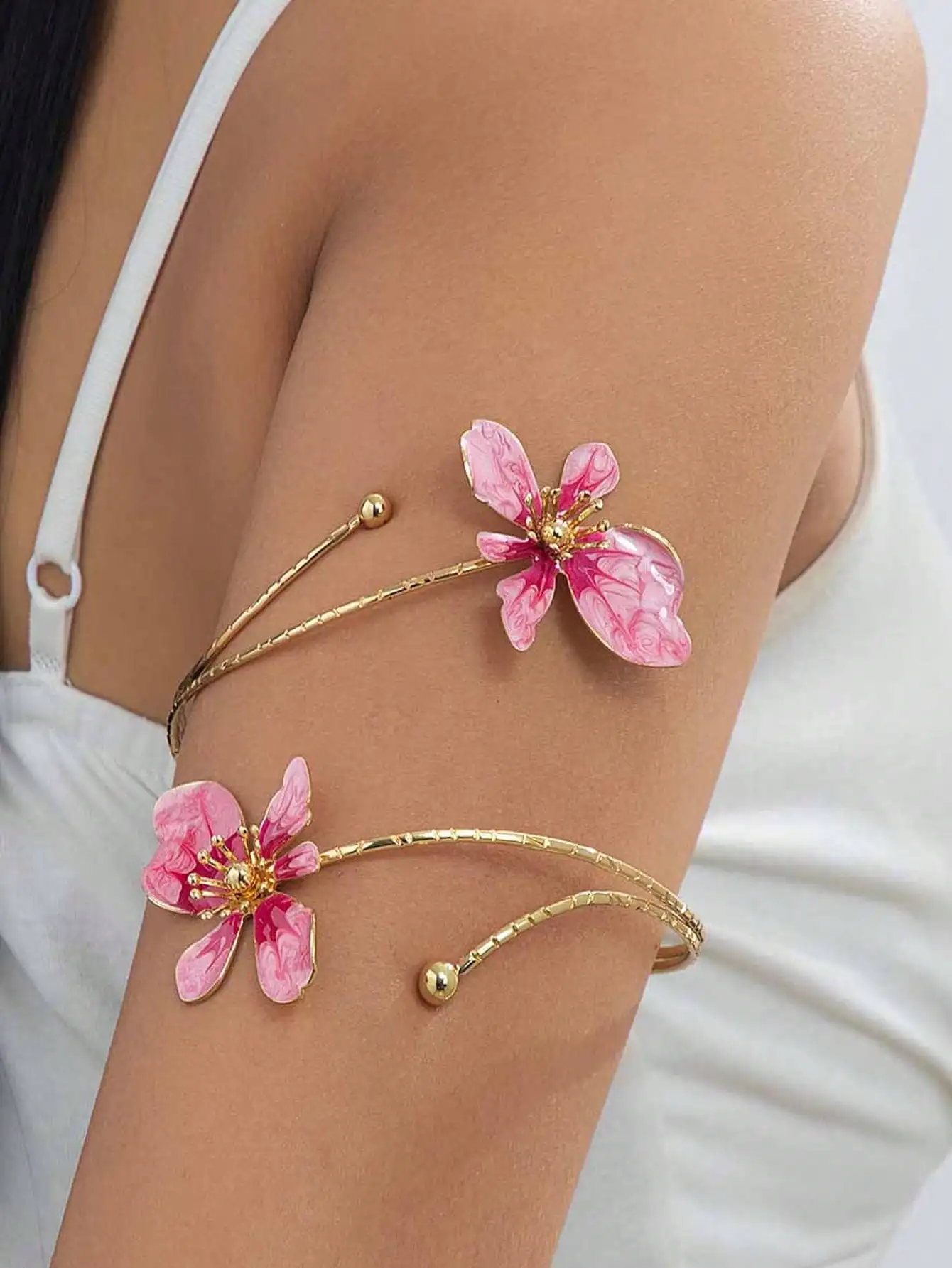 

Elegant Minimalist Design Fresh Sweet Enamel Floral Bangle Bracelet, Women's Jewelry, Holiday Gift
