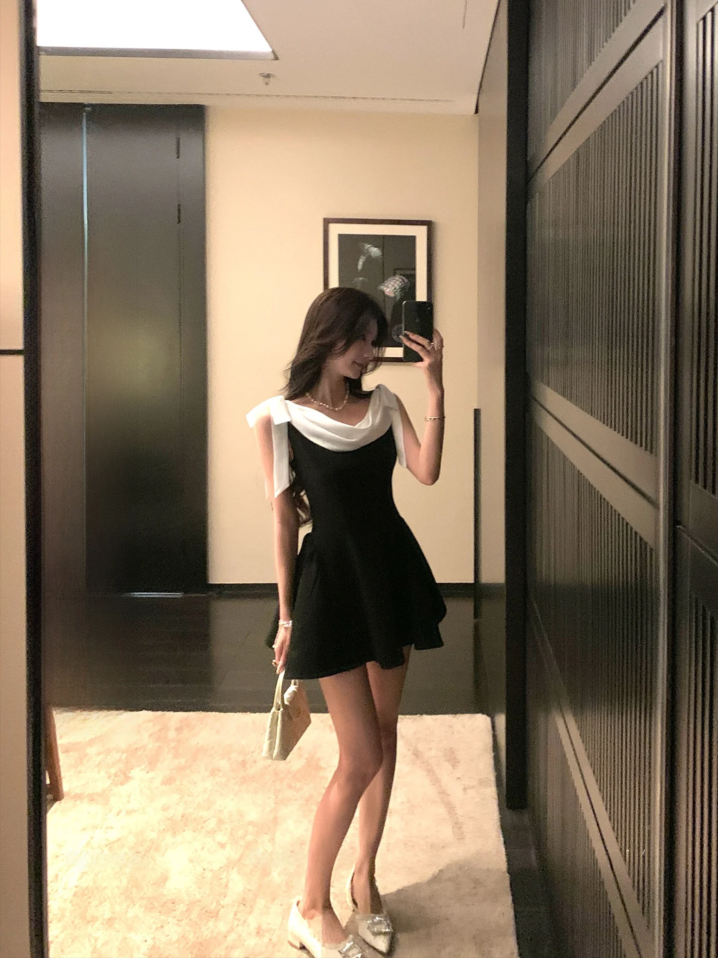 

LIONE Hepburn Эстетичное романтичное платье с воротником-бантом, цветными вставками, приталенное, черное, во французском стиле, летнее