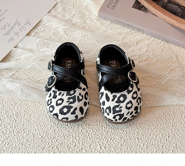 Kleinkind-Laufschuhe Vielseitige Trendige Baby-Prinzessinnen-Freizeitschuhe mit Runden Zehen 2026 Brandneue Kinder-Flachschuhe im Koreanischen Stil Weich – Detail 8