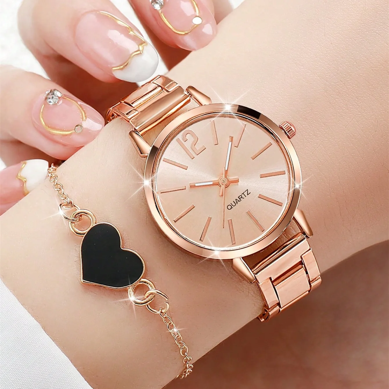 Relojes dorados con dijes de corazón para mujer, conjunto de 2 piezas, relojes de pulsera de cuarzo, regalos de lujo, femenino