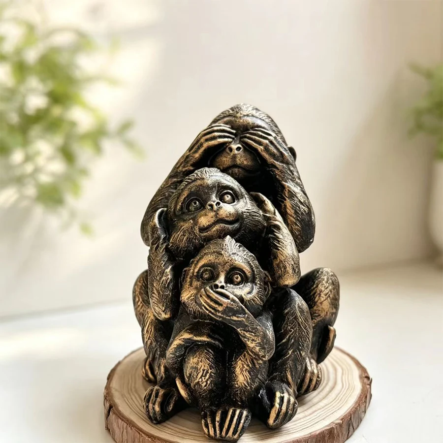 Mini Statue Rétro en Laiton Créative et Mignonne : 3 Singes Assis – Sculpture Animale Décorative pour Bureau et Maison – Cadeau Amusant